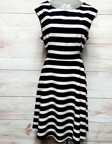 Roz & Ali Stripped A Line Back tie Dress Size 14P - Picture 2 of 11